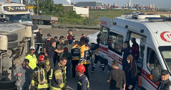 Kırmızı Işıkta Geçen İşçi Servisi Tır İle Çarpıştı